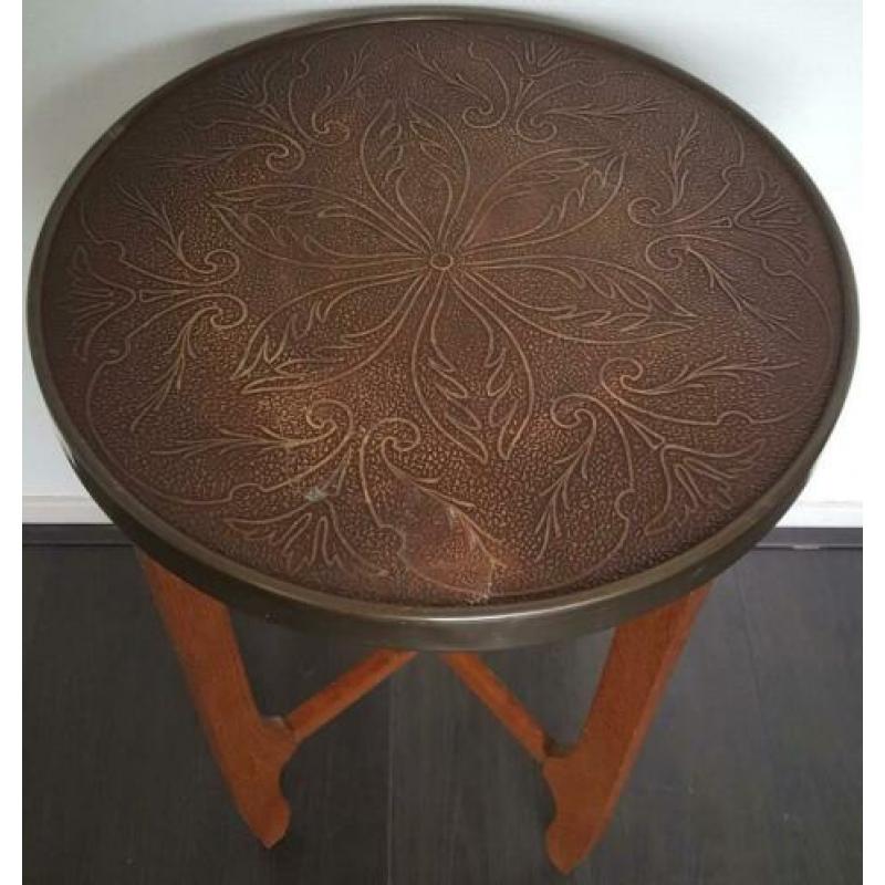 Antiek tafel bijzettafel van hout met koper! Handgemaakt met