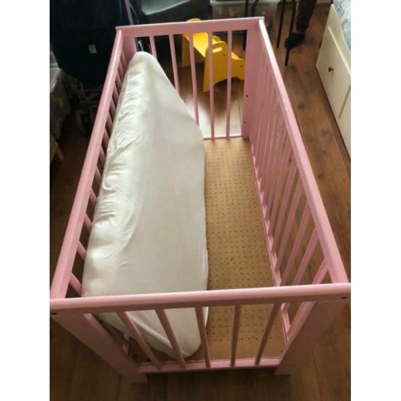 Roze Babybed Ledikant 120x60 Aerosleep matras dekbed lakens