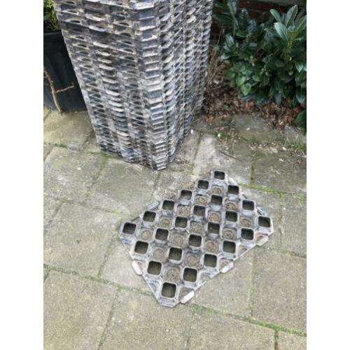 Grindplaten, 40x60 cm, 44 stuks gratis af te halen