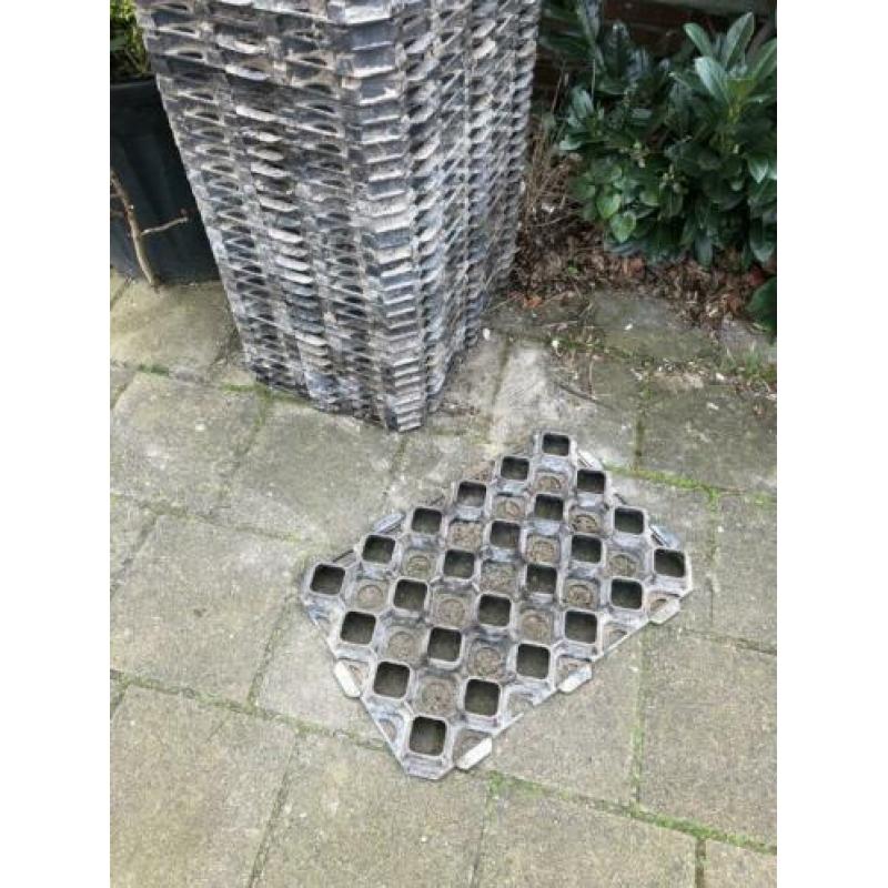 Grindplaten, 40x60 cm, 44 stuks gratis af te halen