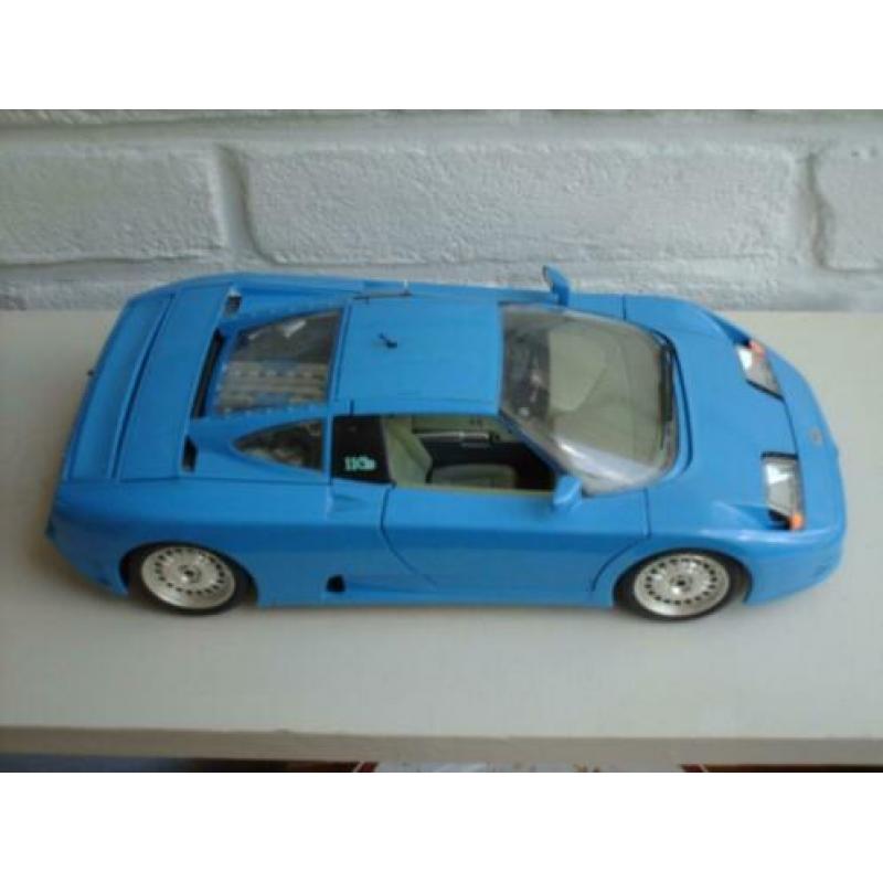 Bugatti EB110 schaal 1:18