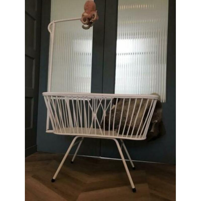 Vintage rotan wieg / Rohé Noordwolde Boho babywieg / retro
