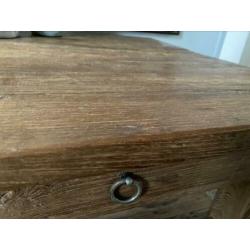 Oude teak salon tafel.