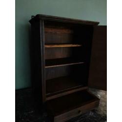 Oude vintage houten spiegelkast