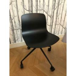 Mooie zwarte Hay AAC14 stoelen