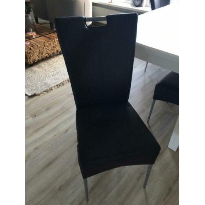 Vier stoelen imitatie leer