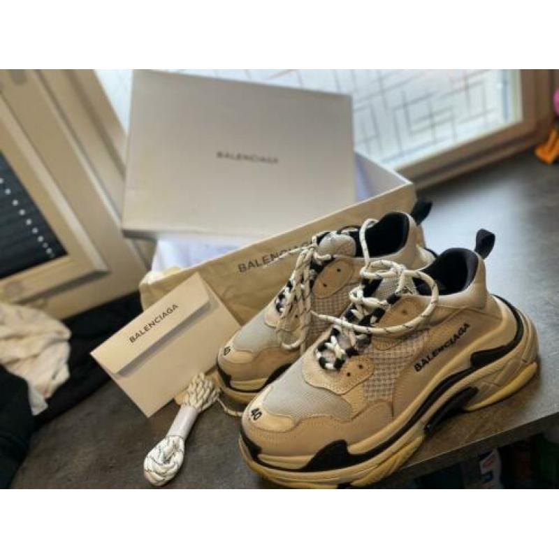 Balencia triple S
