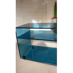 Kastje (tv) stevig blauw glas tiptop staat