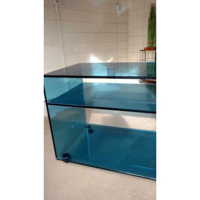 Kastje (tv) stevig blauw glas tiptop staat