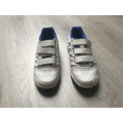 Tennisschoenen maat 33