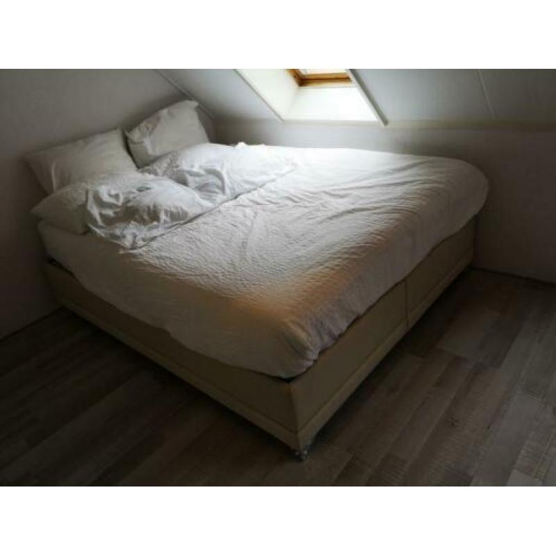 Bellona boxspring met opbergruimte 160x200