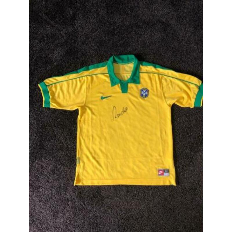 Brazilië thuis shirt '97-98 gesigneerd door Ronaldo (R9)