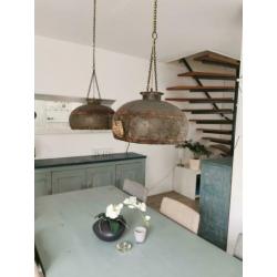 Hanglamp(en) van oude waterkannen