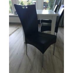 Vier stoelen imitatie leer