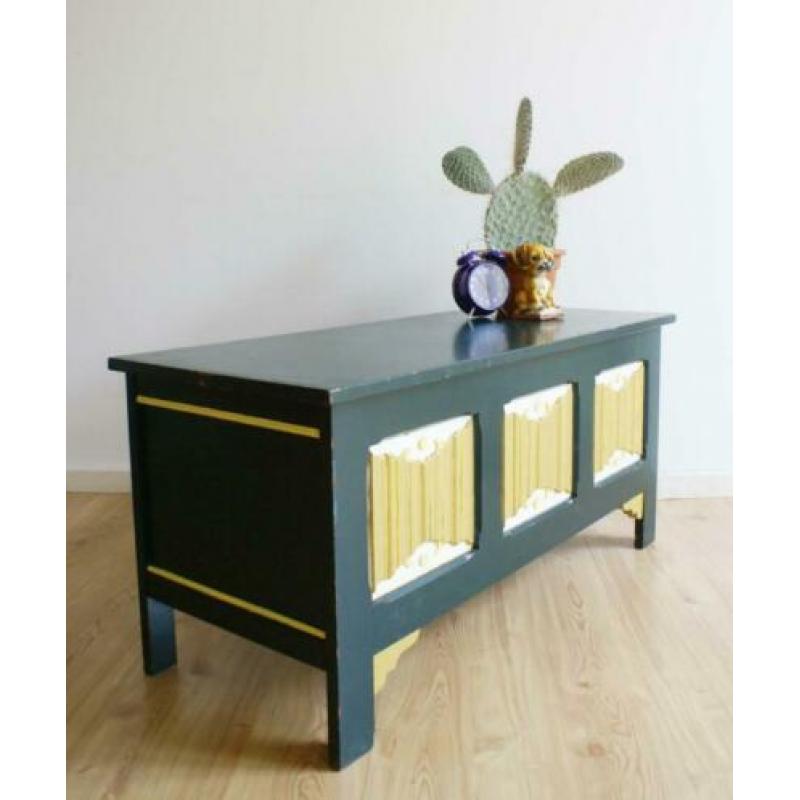 Grote houten vintage kist. Groen met gouden schat/dekenkist