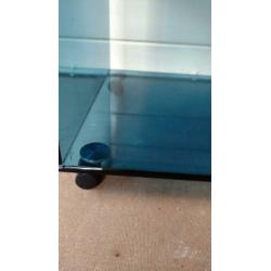 Kastje (tv) stevig blauw glas tiptop staat