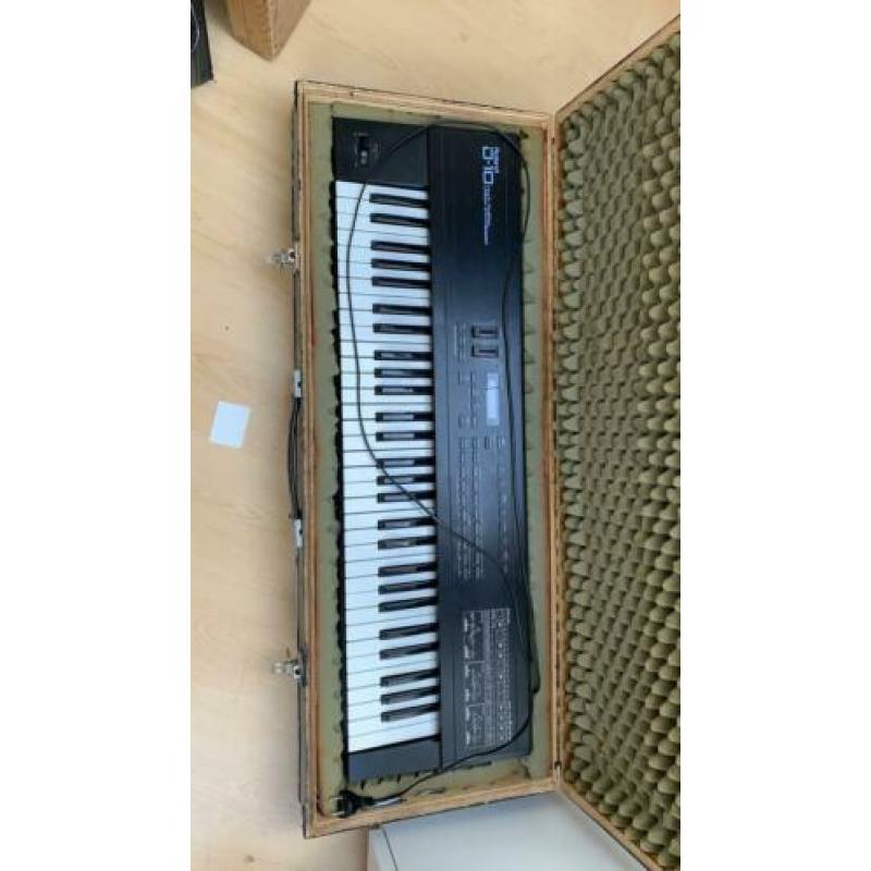 Roland D10 vintage mutitimbral synth met LA synthese