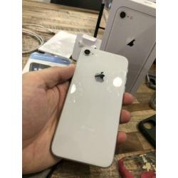 iPhone 8 Wit + Doos + New Screenprotector + Hoesjes!!