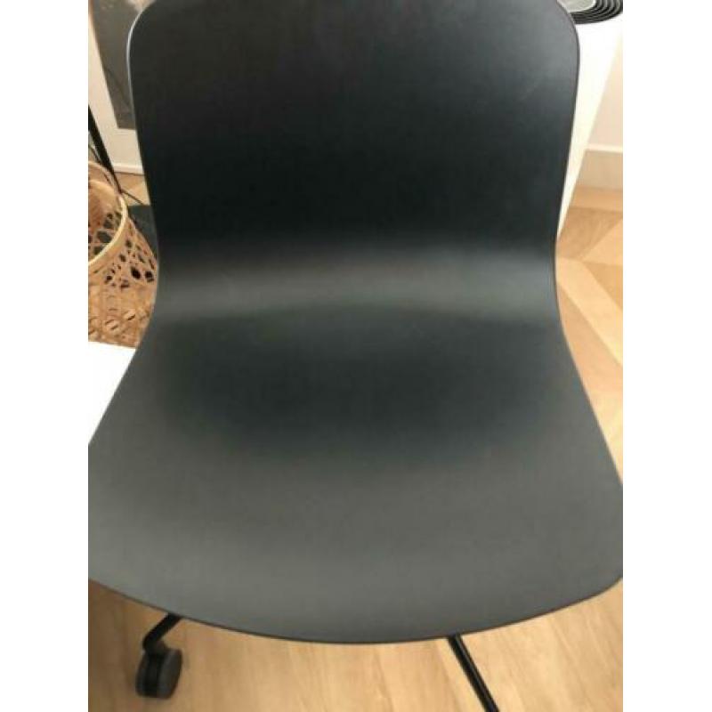 Mooie zwarte Hay AAC14 stoelen