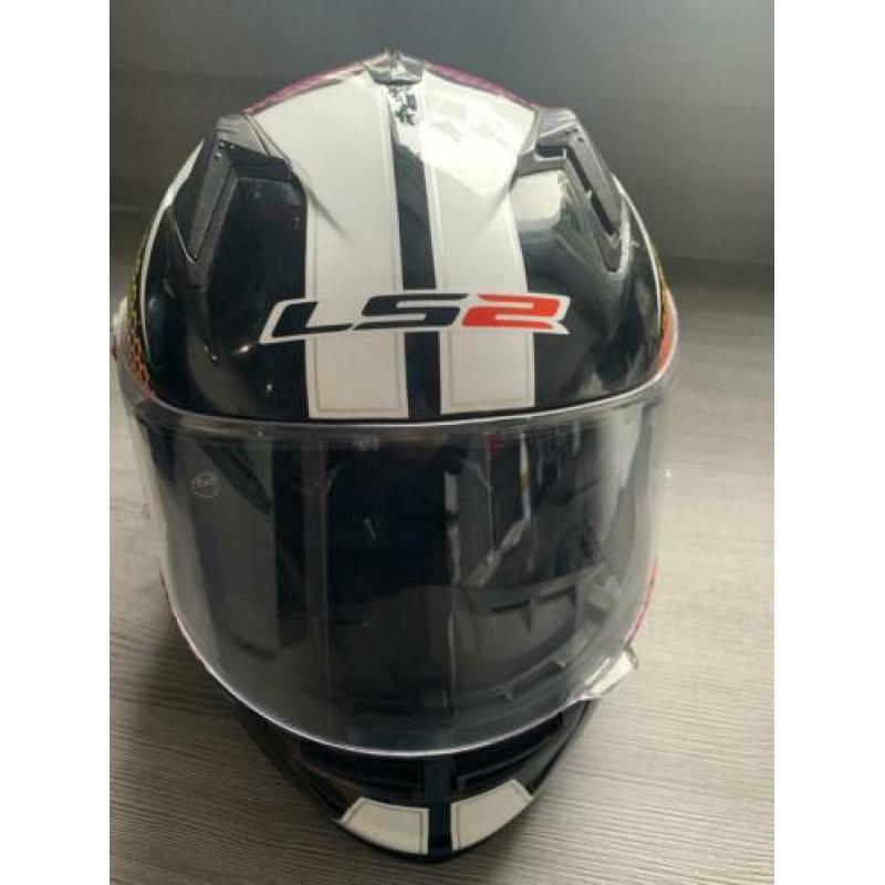 2 Motorhelmen van merk LS2