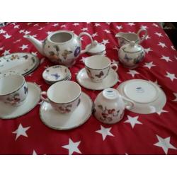 15 delig Janneke Brinkman thee/koffieservies. Nieuw