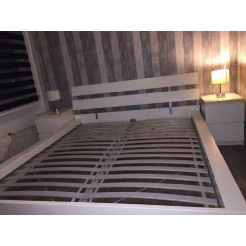 Tweepersoonsbed 1.60 x 2.0 m (incl. nachtkastjes)