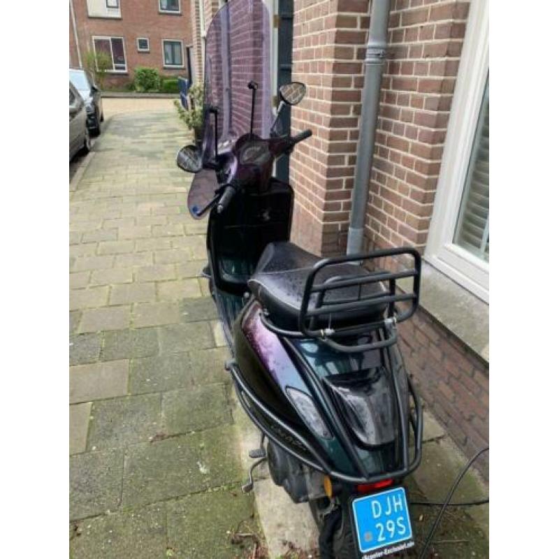 Vespa S Cameleon parelmoer 4t