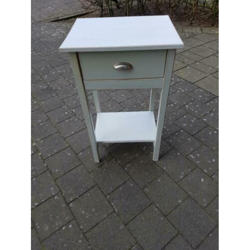 houten kastje met la