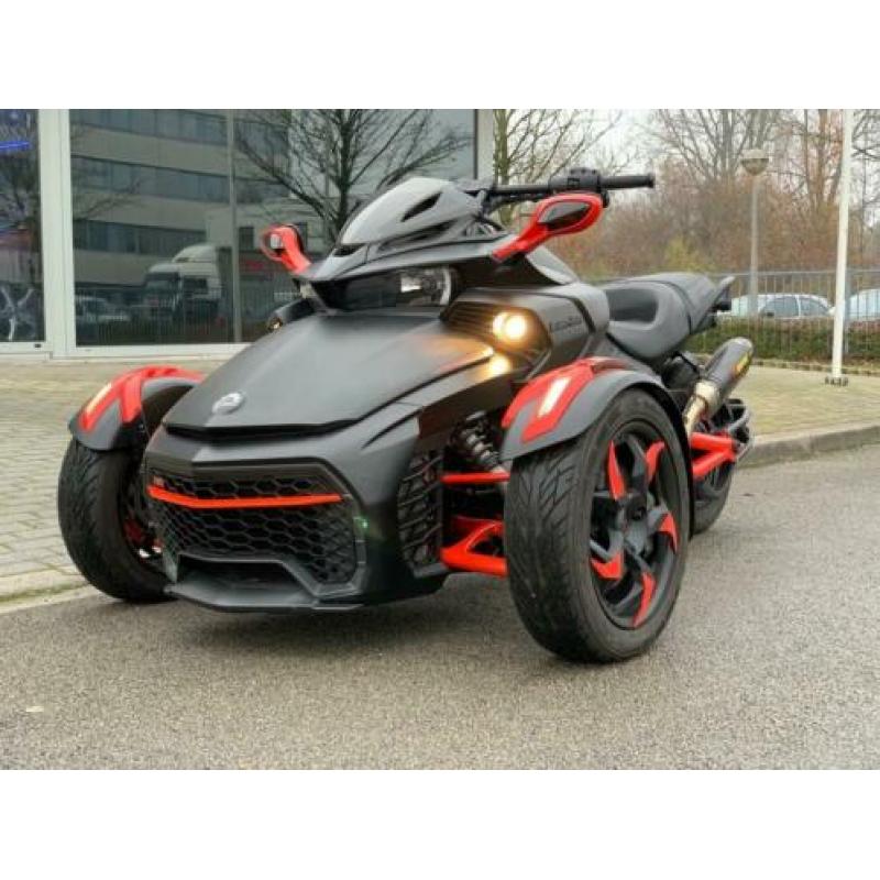 Can-Am Tour Spyder F3 SM6 113 PK 2015 automaat Voetrem