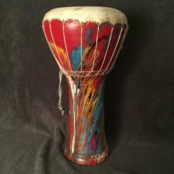 Darbuka trommel uit Maghreb hoogte 45 cm doorsnee 25 cm