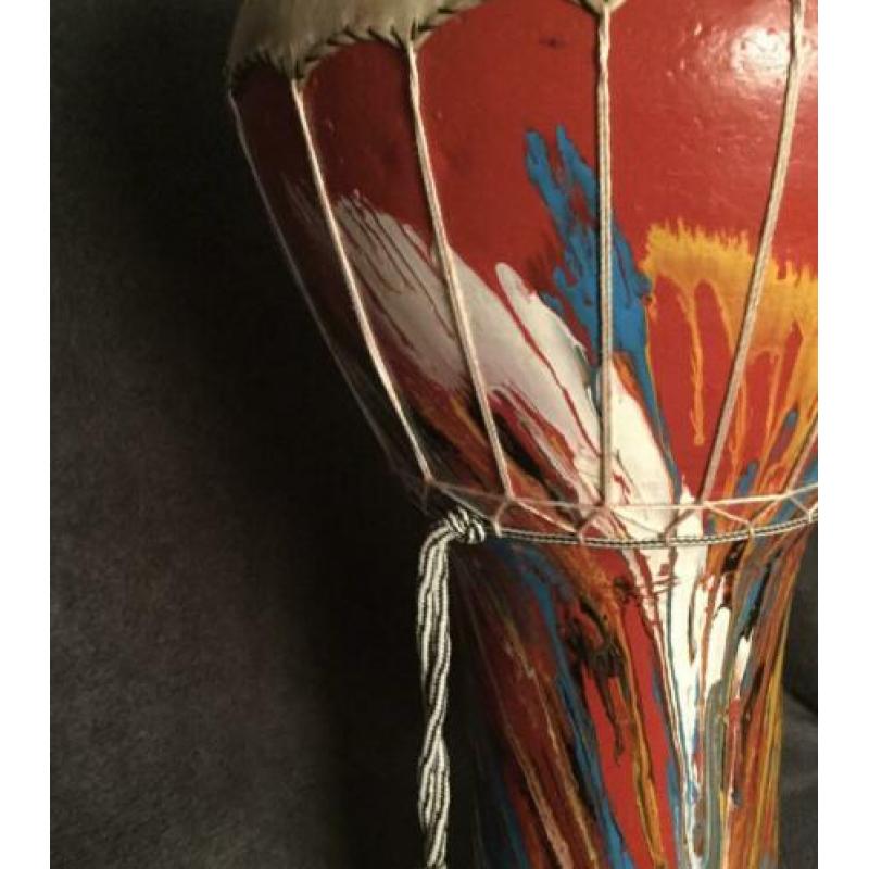 Darbuka trommel uit Maghreb hoogte 45 cm doorsnee 25 cm