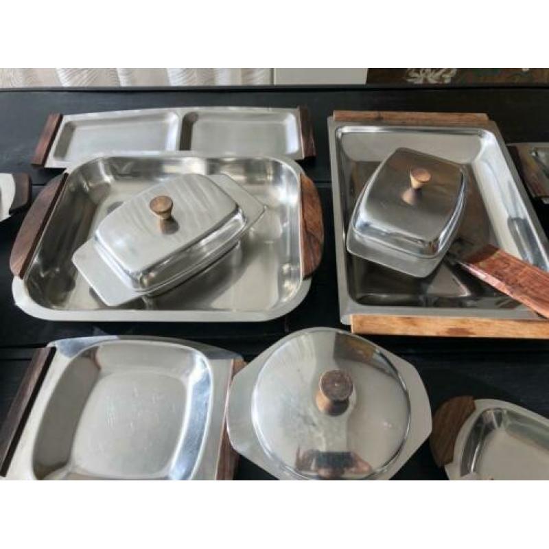 Grote set RVS schalen en bakjes