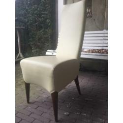 6 roomwitte lederen stoelen. (Echt mooi!).