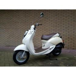 Sym Mio 50 4 Takt Limited Edition bromscooter (45KM) 6410KM!