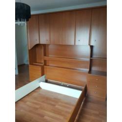 Bed met ombouw + matras + kledingkast