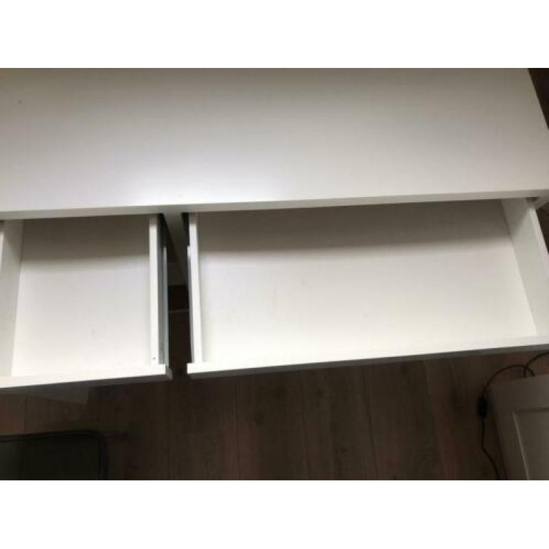 Bureau te koop, in prima staat.