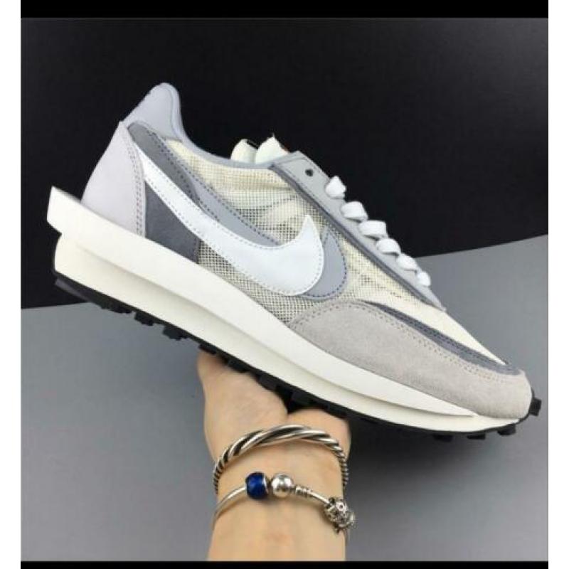 Nike x sacai waffle wolf grey grijs