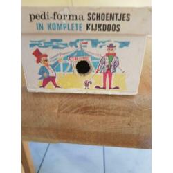 oude pedi-formaschoenendoos,waarvan je een kijkdoos kon make