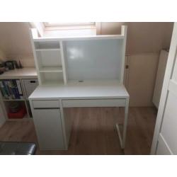 Bureau te koop, in prima staat.