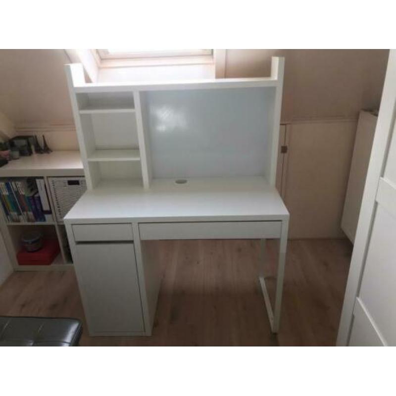 Bureau te koop, in prima staat.