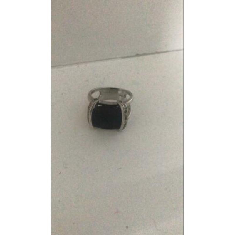 Zilver ring met zirconia en onyx maat 16