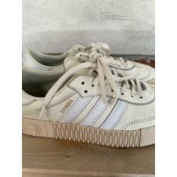 Offwhite sneakers van Adidas in maat 42