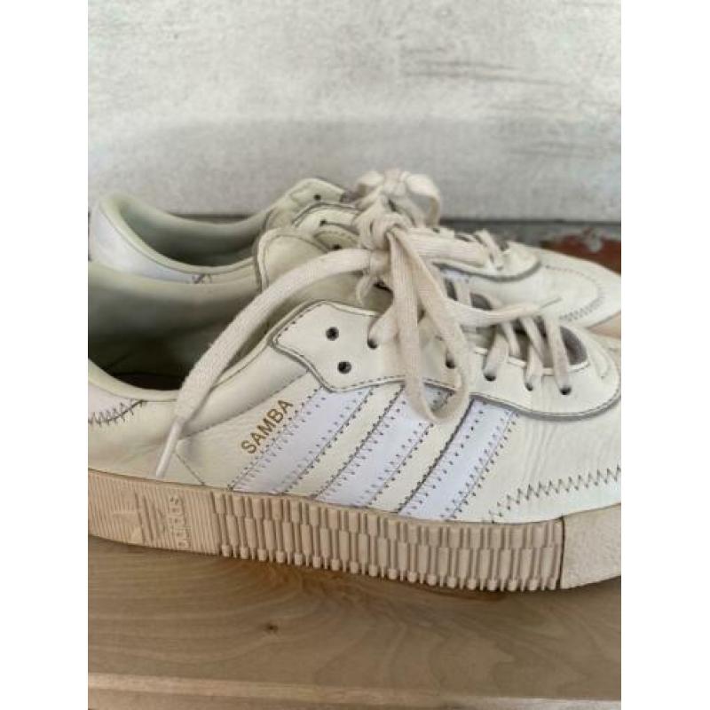 Offwhite sneakers van Adidas in maat 42
