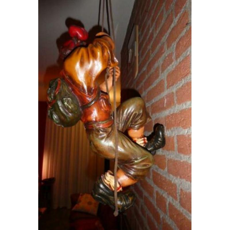 Zeer leuke hangende clown aan koord.
