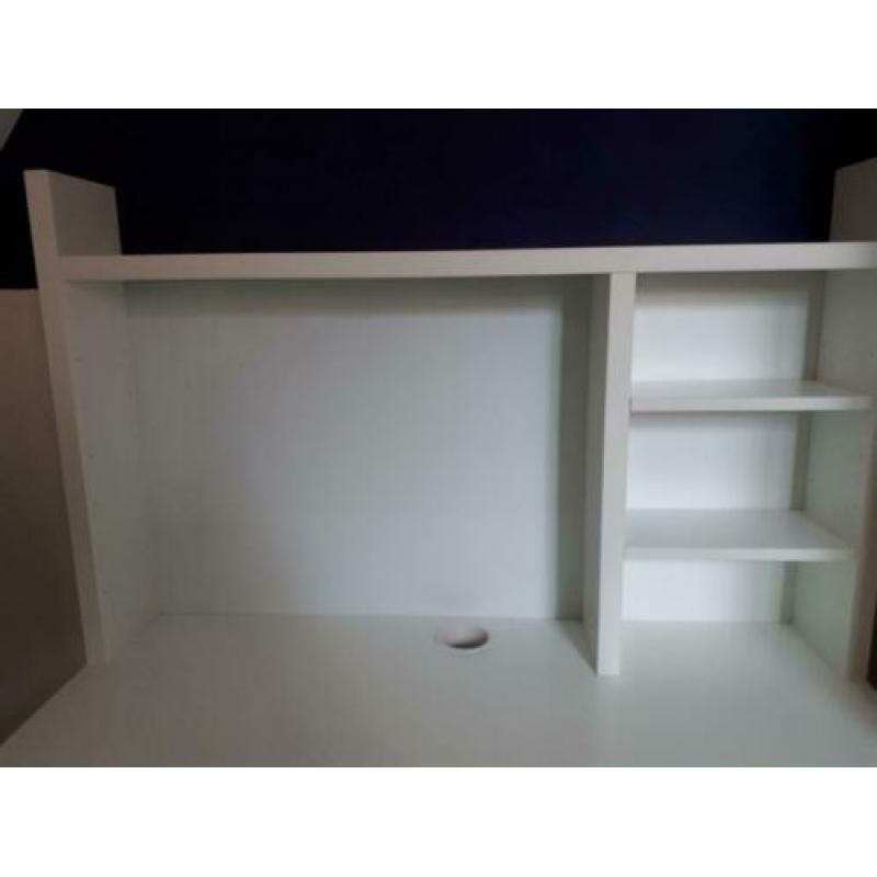 Bureau Micke Ikea met opbouw en bureaustoel