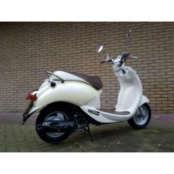 Sym Mio 50 4 Takt Limited Edition bromscooter (45KM) 6410KM!