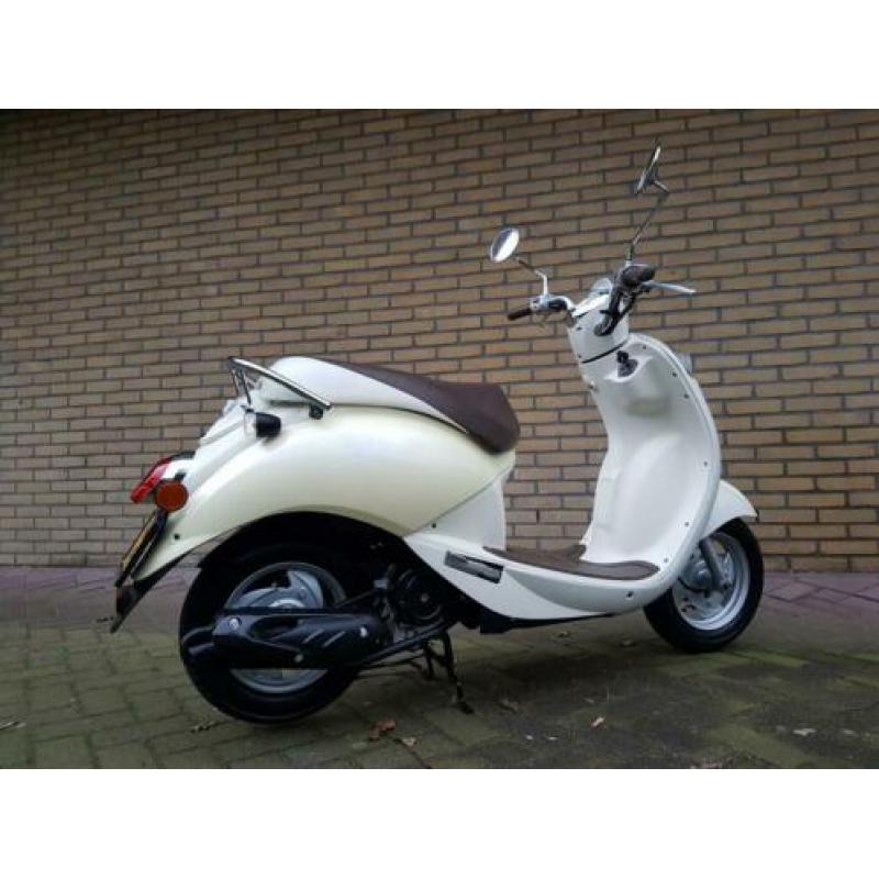 Sym Mio 50 4 Takt Limited Edition bromscooter (45KM) 6410KM!