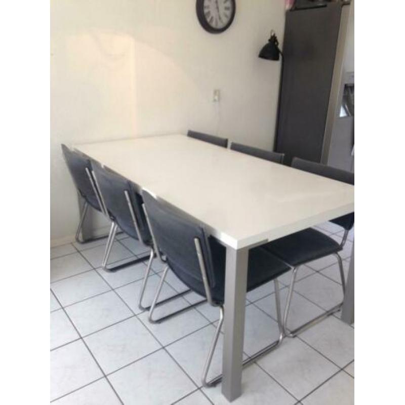 Eettafel 1.80 cm met 6 stoelen