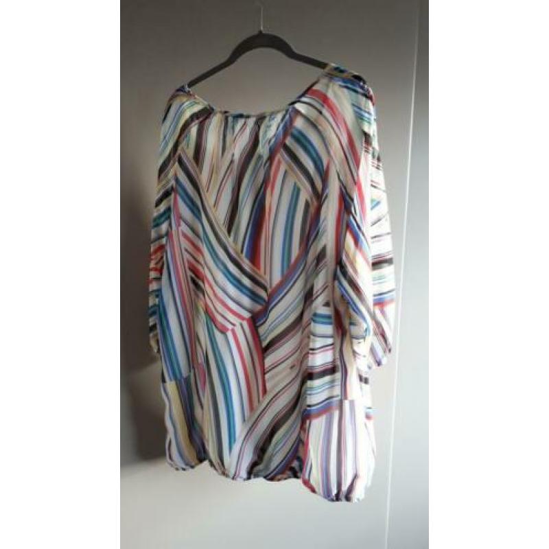 Vrolijke blouse/tuniek van Monroe & More maat 52