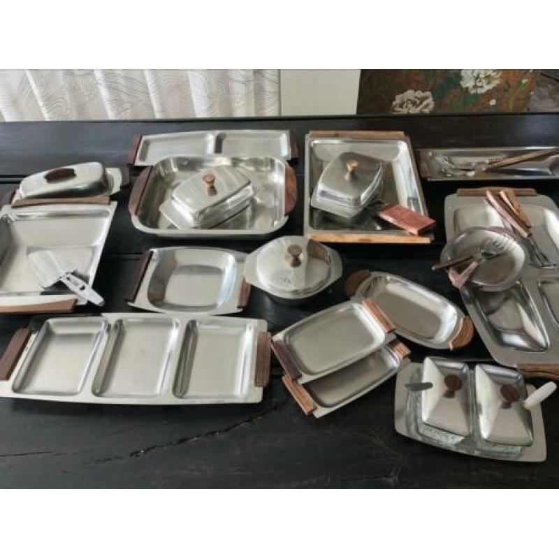 Grote set RVS schalen en bakjes